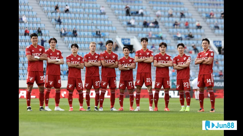 Cầu thủ Busan IPark trong trận đấu Busan IPark vs Suwon Bluewings