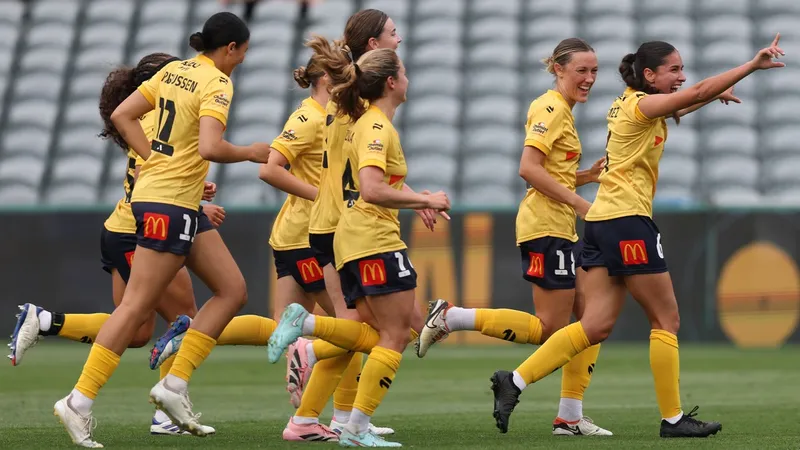 Trận đấu giữa Adelaide United và Central Coast