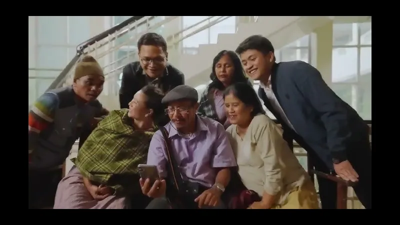 Cầu thủ Meghalaya bứt tốc vượt qua hàng phòng ngự của đội Services.