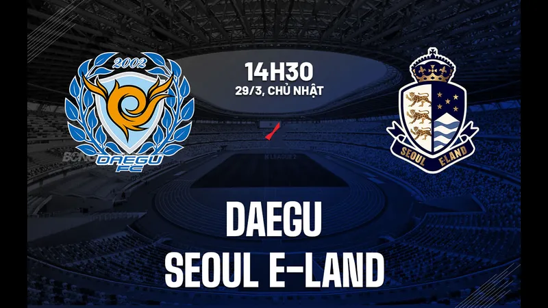 Cầu thủ Deagu và Seoul E đang tranh chấp quả bóng trên sân Cầu thủ Deagu và Seoul E đang tranh chấp quả bóng trên sân