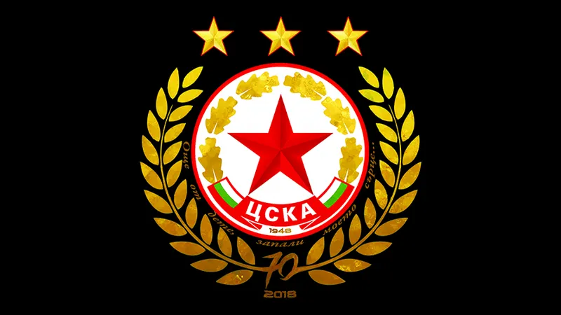 Cầu thủ CSKA Sofia và Levski Sofia tranh chấp quả bóng trên sân Cầu thủ CSKA Sofia và Levski Sofia tranh chấp quả bóng trên sân